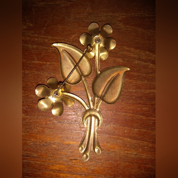 Vintage Five Gold Toned Brooches, Leaf, Charm Holder, Gold & Purple Enam… - Picture 6 of 13